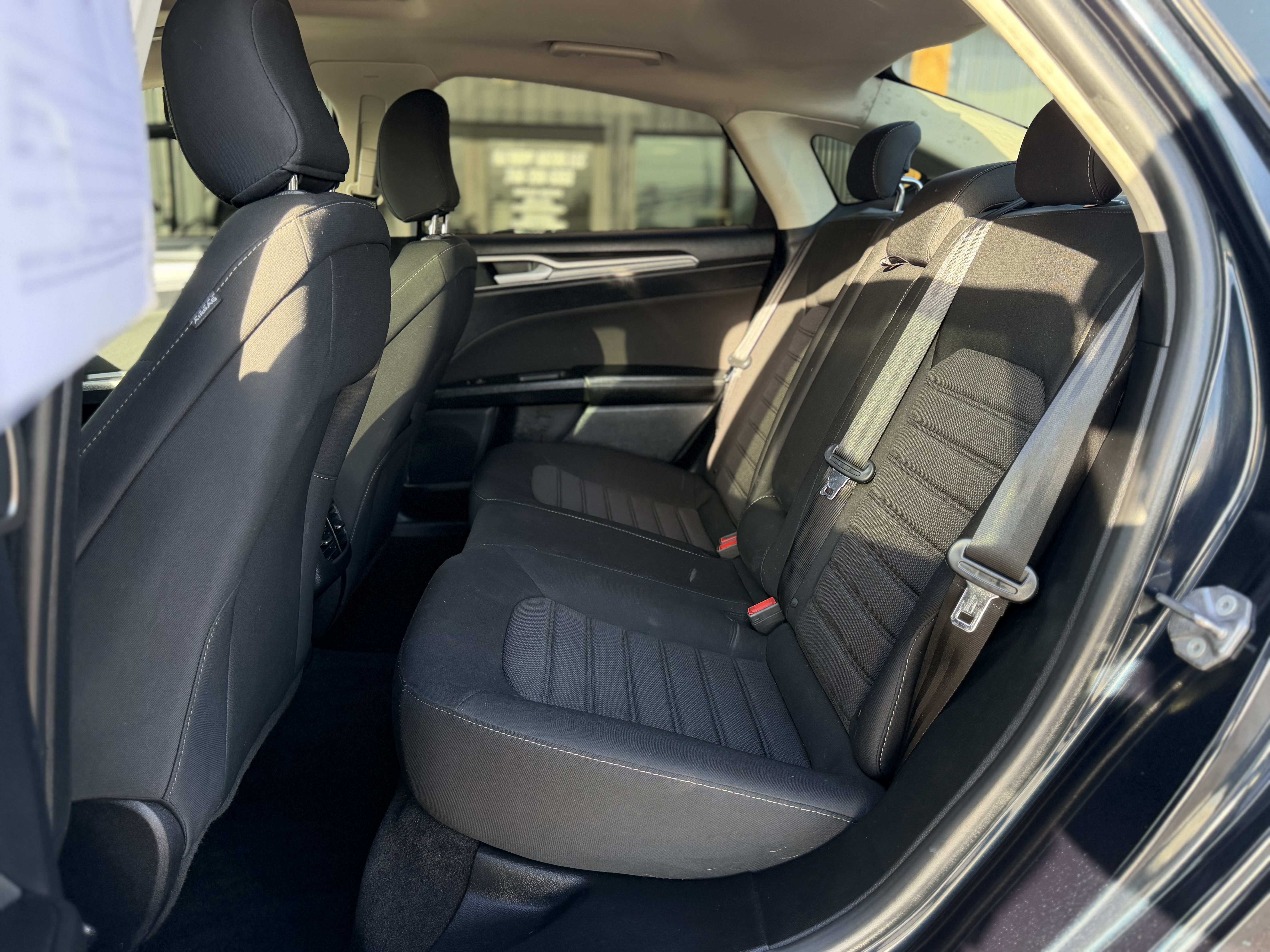 Used 2020 Ford Fusion SE FWD image 14