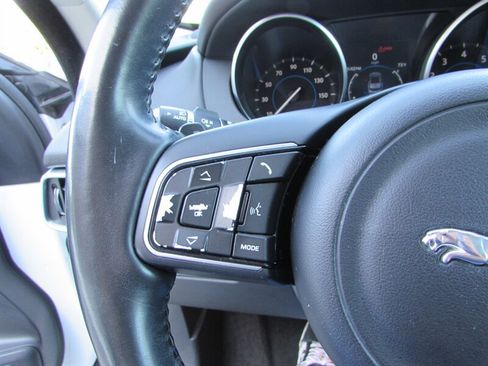 Used 2017 Jaguar F-PACE Prestige AWD/4WD image 16