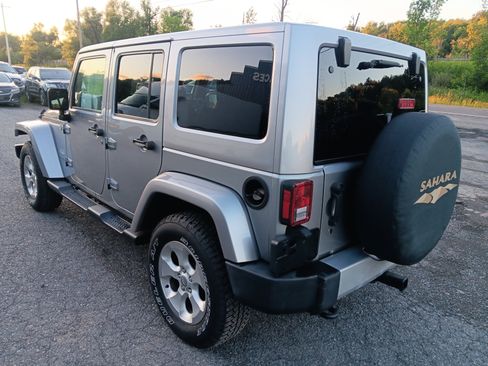 Used 2015 Jeep Wrangler Unlimited Sahara w/ Dual Top Group AWD/4WD image 3