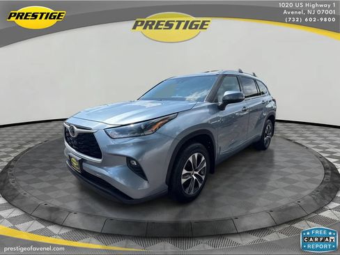 Used 2021 Toyota Highlander XLE AWD/4WD image 1