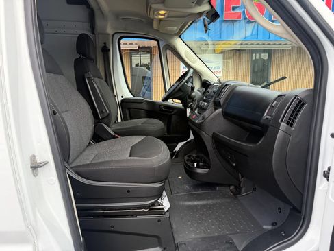 Used 2021 RAM ProMaster 2500 w/ Convenience Group FWD image 17
