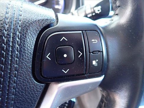 Used 2016 Toyota Highlander XLE w/ Four Season Floor Mat Package AWD/4WD image 21