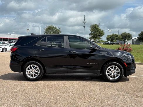 Used 2023 Chevrolet Equinox LS w/ LS Convenience Package FWD image 5