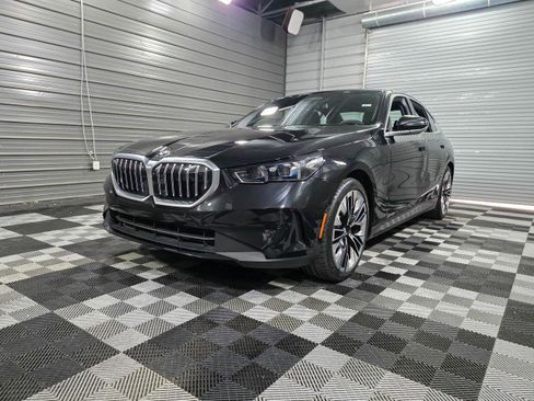 Used 2025 BMW 530i xDrive w/ Premium Package image 44
