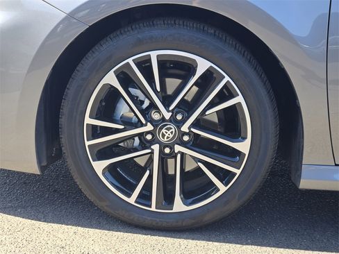 Used 2025 Toyota Camry XLE w/ Premium Plus Package image 14