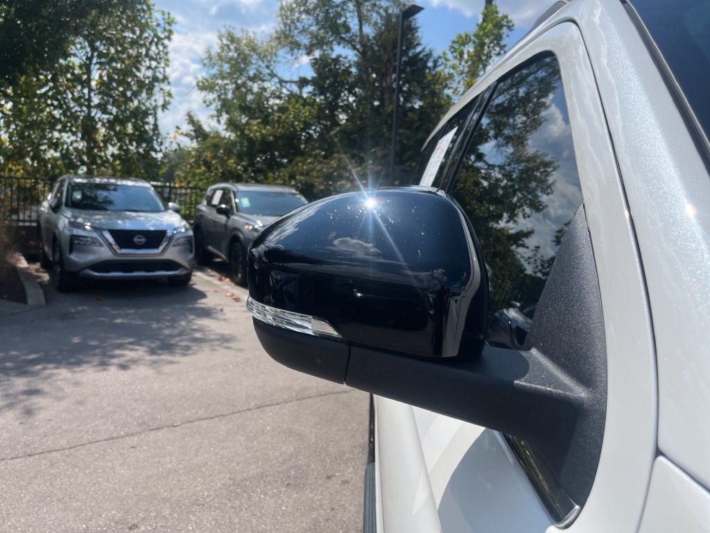 Used 2025 Ford Expedition Active RWD image 38