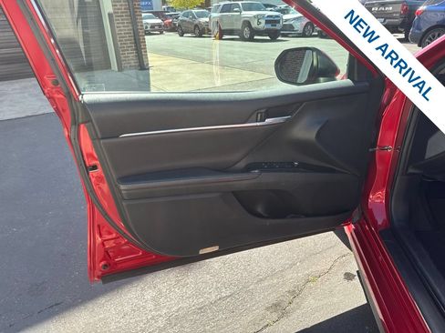 Used 2019 Toyota Camry XSE FWD image 17