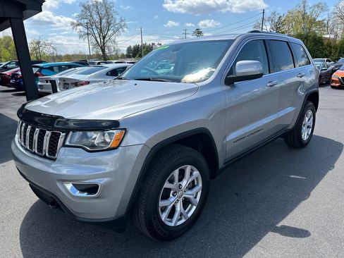 Used 2021 Jeep Grand Cherokee Laredo AWD/4WD image 1