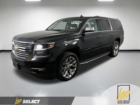 Used 2019 Chevrolet Suburban Premier AWD/4WD image 38
