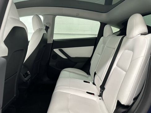 Used 2022 Tesla Model Y Long Range image 14