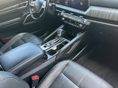 Used 2024 Kia Telluride EX w/ EX Captain's Chair Package FWD image 17