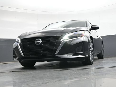 Used 2024 Nissan Altima 2.5 SV FWD image 48