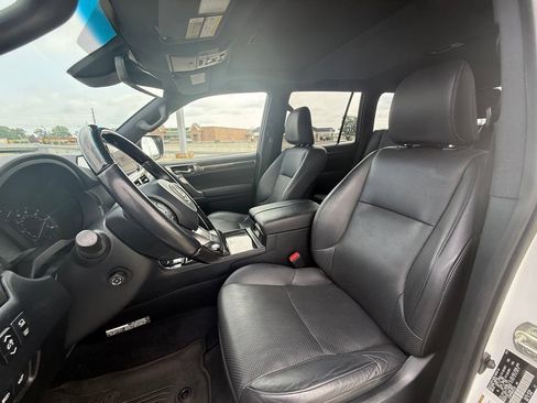 Used 2022 Lexus GX 460 Luxury w/ Sport Design Package AWD/4WD image 27
