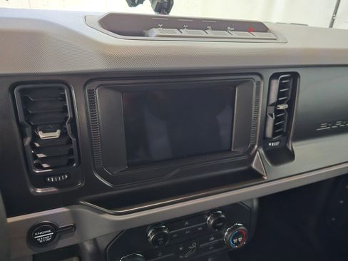 Used 2022 Ford Bronco Base image 15