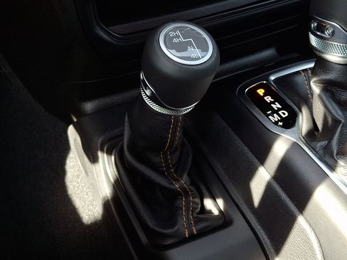 Certified 2022 Jeep Wrangler Unlimited Sahara AWD/4WD image 15