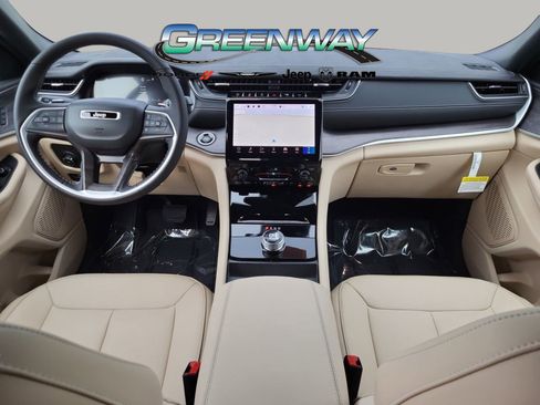 Used 2024 Jeep Grand Cherokee L Limited RWD image 9