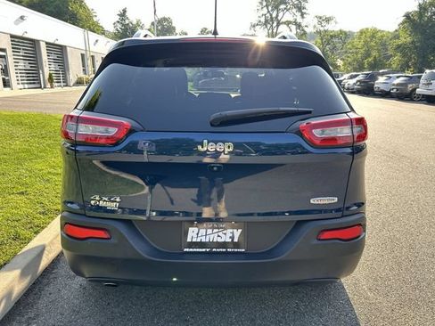 Used 2018 Jeep Cherokee Latitude Plus w/ Cold Weather Group AWD/4WD image 25