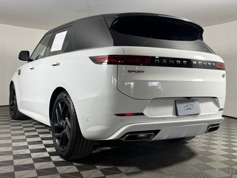 Used 2023 Land Rover Range Rover Sport SE Dynamic image 4