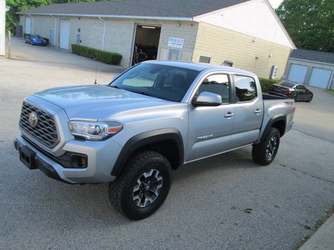 Used 2021 Toyota Tacoma TRD Off-Road AWD/4WD image 4