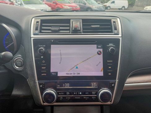 Used 2018 Subaru Outback 2.5i Touring w/ Popular Package #3 AWD/4WD image 11