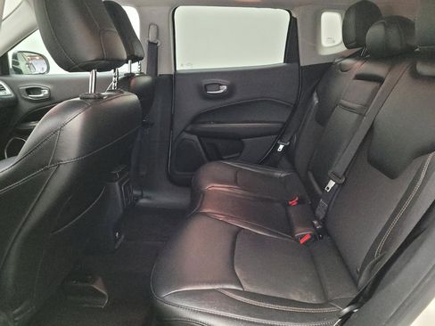 Used 2018 Jeep Compass Latitude FWD image 18
