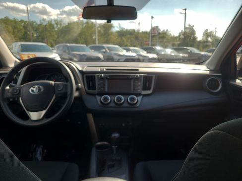 Used 2015 Toyota RAV4 LE AWD/4WD image 18