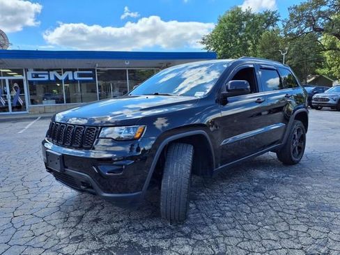Used 2019 Jeep Grand Cherokee Laredo image 13