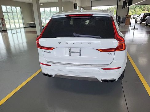 Used 2019 Volvo XC60 T5 Momentum w/ Premium Package FWD image 4