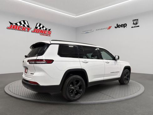 Used 2023 Jeep Grand Cherokee L Limited w/ Luxury Tech Group II AWD/4WD image 11