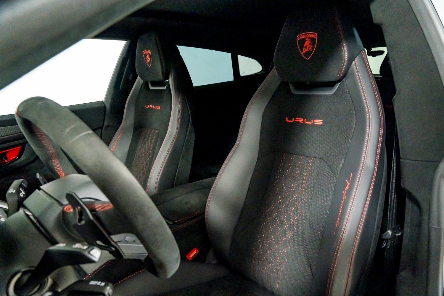 Used 2024 Lamborghini Urus Performante AWD/4WD image 19