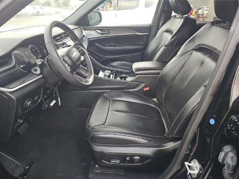 Used 2025 Jeep Grand Cherokee L Limited image 6