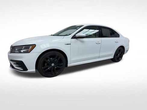 Used 2018 Volkswagen Passat 2.0T R-Line FWD image 4