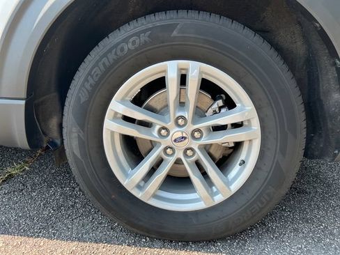 Used 2023 Ford Explorer XLT RWD image 25