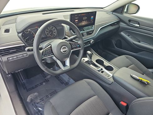 Used 2025 Nissan Altima 2.5 SV w/ SV Premium Package FWD image 13