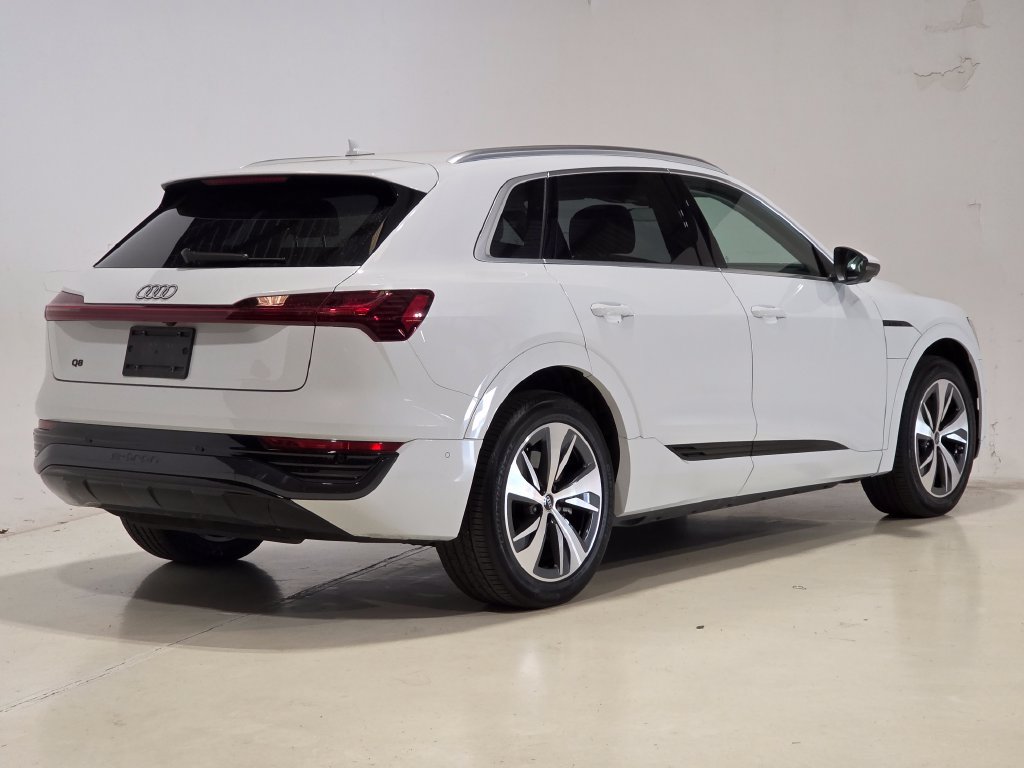 Used 2024 Audi Q8 e-tron Premium Plus AWD/4WD image 5