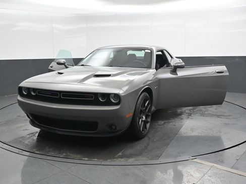 Used 2017 Dodge Challenger R/T RWD image 48