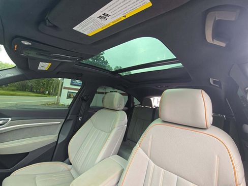 Used 2024 Audi Q8 e-tron Prestige AWD/4WD image 9