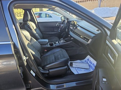 Used 2024 Mitsubishi Outlander AWD image 10