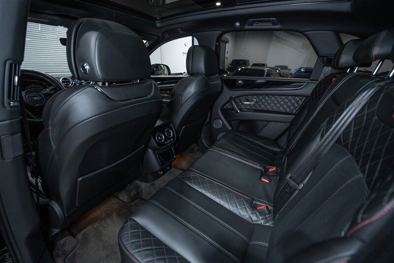 Used 2017 Bentley Bentayga AWD/4WD image 28
