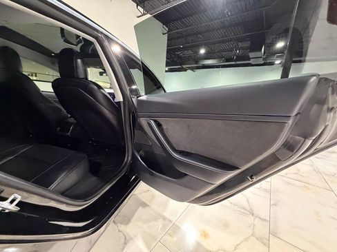 Used 2019 Tesla Model 3 Standard Range image 37