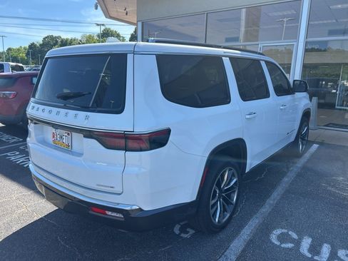 Used 2022 Jeep Wagoneer Series III w/ Premium Group I image 6