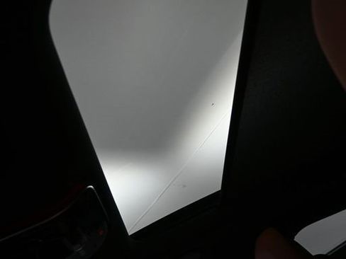 Used 2025 Mercedes-Benz GLC 350e 4MATIC image 22