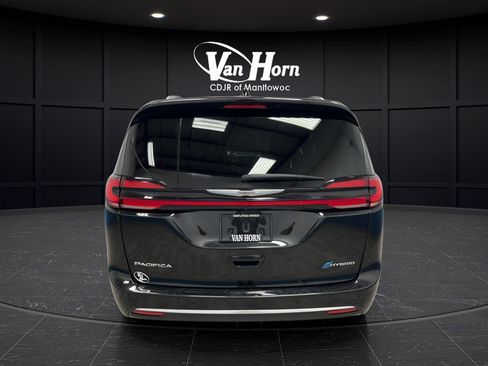Used 2023 Chrysler Pacifica Pinnacle FWD image 6