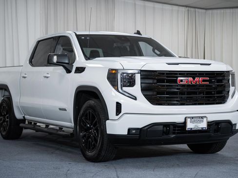 Used 2022 GMC Sierra 1500 Elevation AWD/4WD image 1