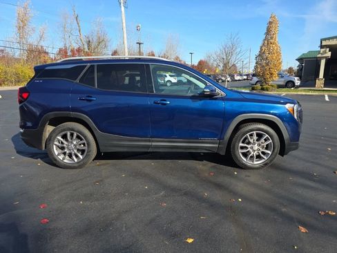 Used 2022 GMC Terrain SLT image 11