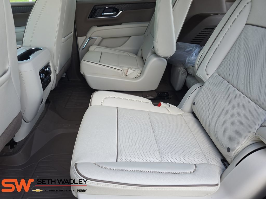 New 2026 GMC Yukon Denali w/ Denali Reserve Package AWD/4WD image 15