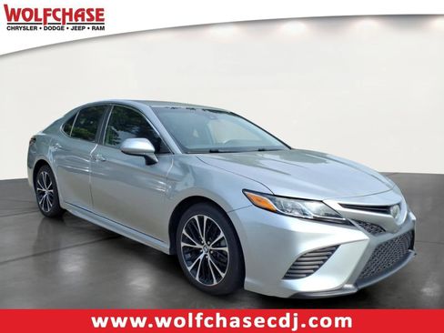 Used 2019 Toyota Camry SE FWD image 7