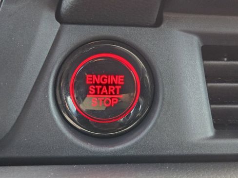 Certified 2025 Honda Pilot Sport image 24