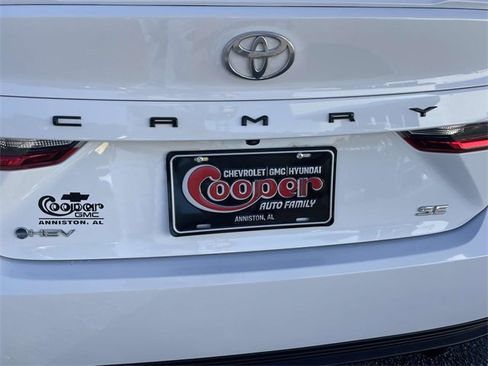Used 2025 Toyota Camry SE image 10