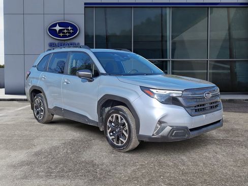 Certified 2025 Subaru Forester Premium w/ Convenience Package #1 AWD/4WD image 2